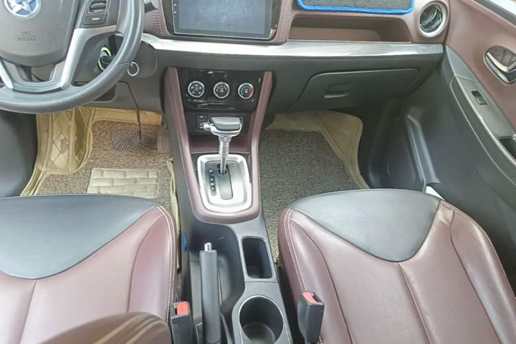 Used Venucia M50V 2019 1.6L CVT Luxury Edition Gear Lever