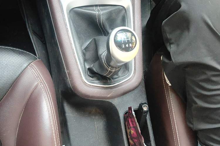 Used Venucia M50V 2019 1.5L Manual Comfort Edition Gear Lever