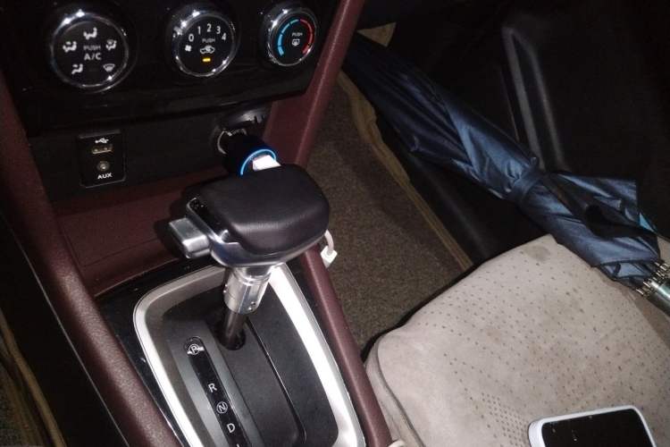 Used Venucia M50V 2019 1.6L CVT Luxury Edition Gear Lever