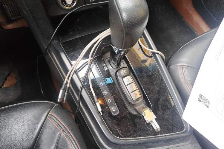 Used Venucia M50V 2019 1.6L CVT Ultimate Edition Gear Lever