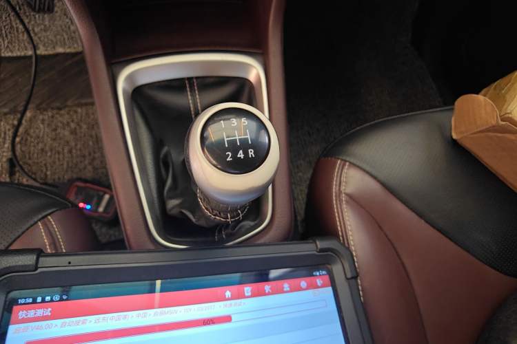 Used Venucia M50V 2019 1.5L Manual Comfort Edition Gear Lever
