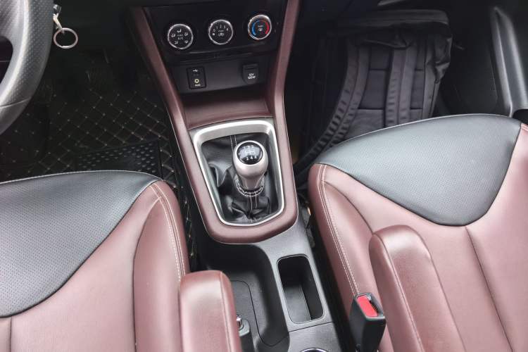 Used Venucia M50V 2019 1.5L Manual Comfort Edition Gear Lever
