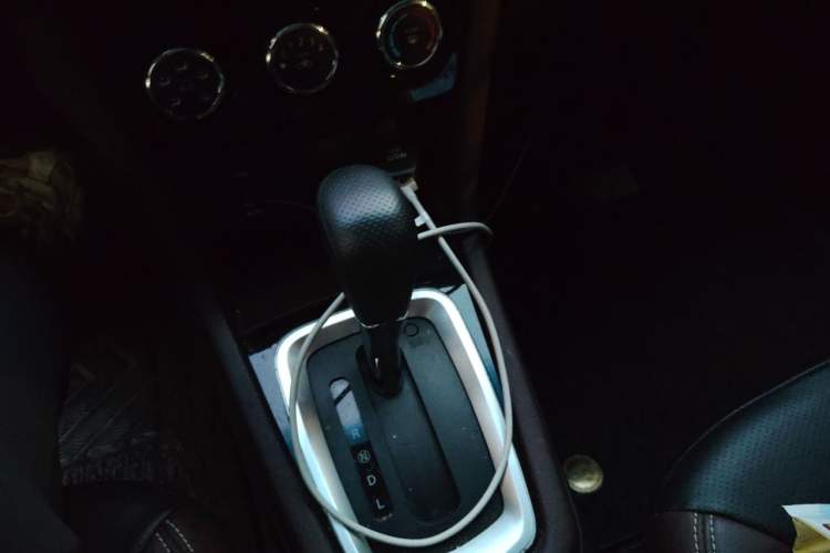 Used Venucia M50V 2019 1.6L CVT Luxury Edition Gear Lever
