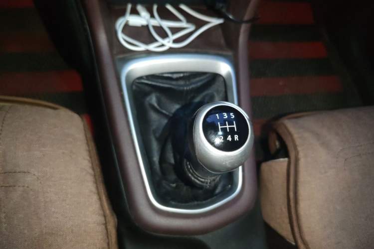 Used Venucia M50V 2019 1.5L Manual Comfort Edition Gear Lever