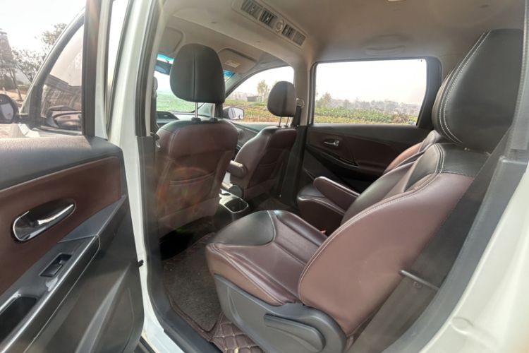 Used Venucia M50V 2019 1.6L CVT Luxury Edition Interior 3