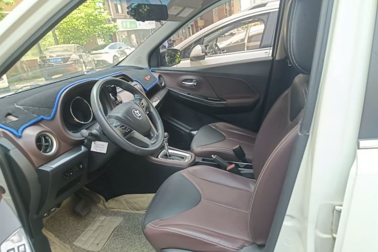 Used Venucia M50V 2019 1.6L CVT Luxury Edition Left Front Seat