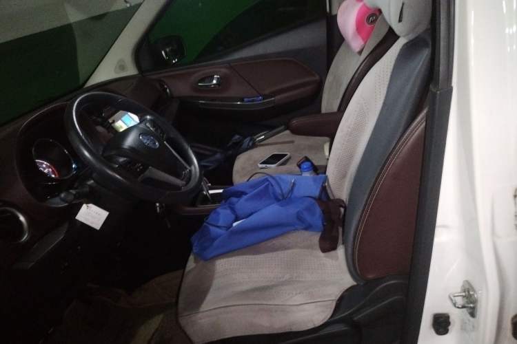 Used Venucia M50V 2019 1.6L CVT Luxury Edition Left Front Seat