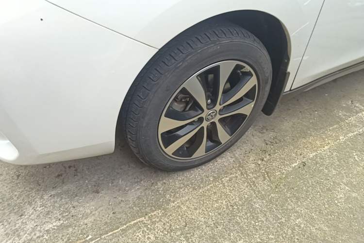Used Venucia M50V 2019 1.6L CVT Luxury Edition Left Front Wheel Hub