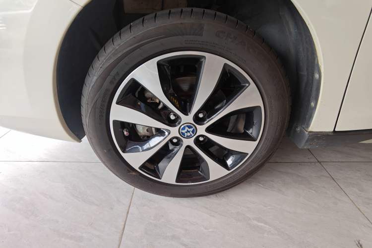 Used Venucia M50V 2019 1.5L Manual Comfort Edition Left Front Wheel Hub