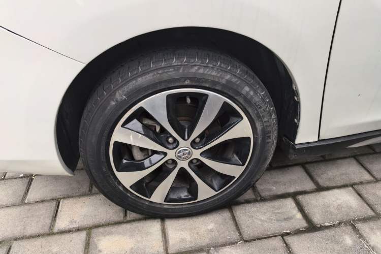 Used Venucia M50V 2019 1.5L Manual Comfort Edition Left Front Wheel Hub