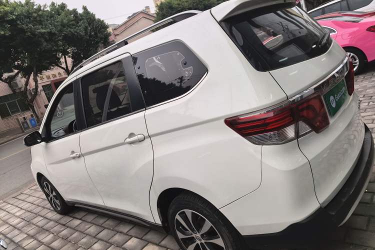 Used Venucia M50V 2019 1.5L Manual Comfort Edition Left Side