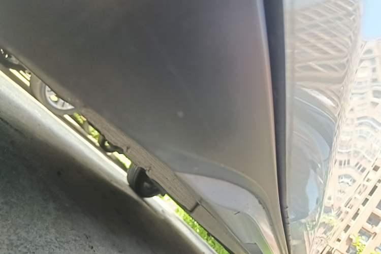 Used Venucia M50V 2019 1.6L CVT Luxury Edition Left Side Sill