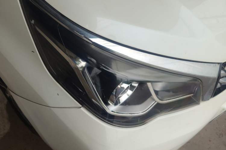 Used Venucia M50V 2019 1.5L Manual Comfort Edition Right Front Headlight