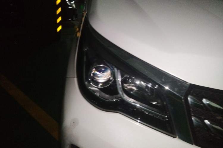 Used Venucia M50V 2019 1.6L CVT Luxury Edition Right Front Headlight