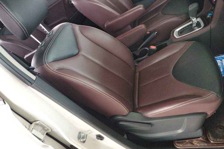 Used Venucia M50V 2019 1.6L CVT Luxury Edition Right Front Seat