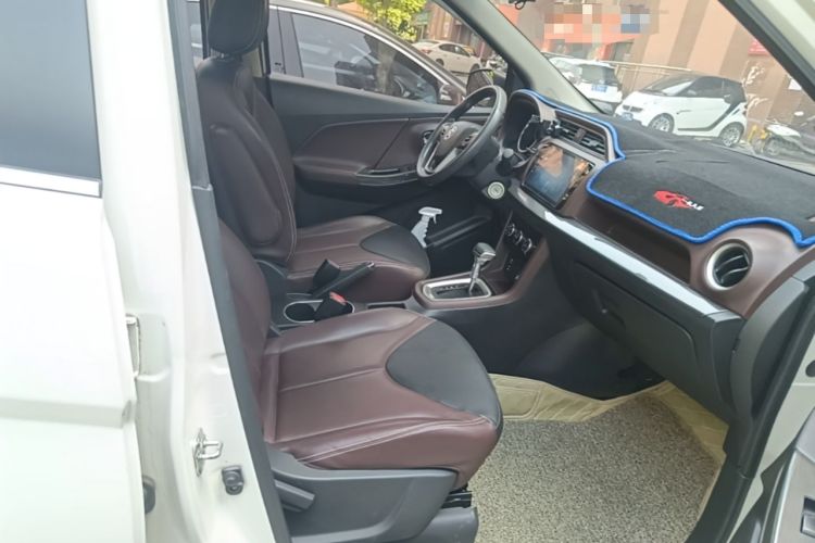 Used Venucia M50V 2019 1.6L CVT Luxury Edition Right Front Seat
