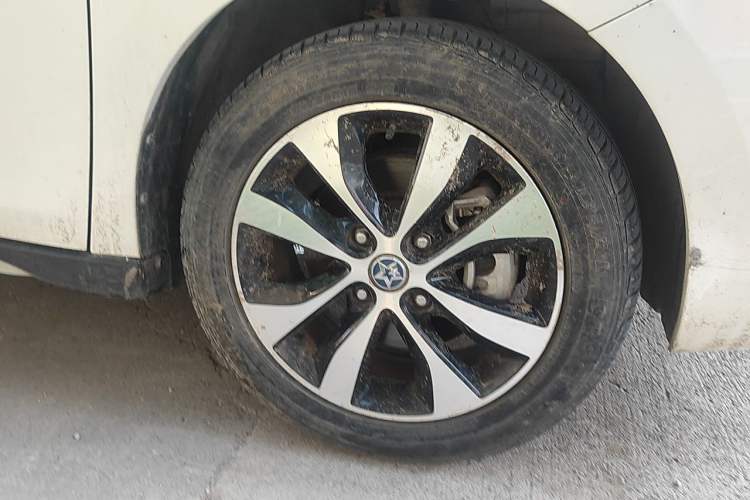 Used Venucia M50V 2019 1.5L Manual Comfort Edition Right Front Wheel Hub