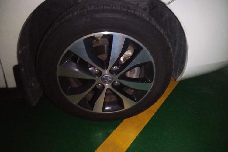 Used Venucia M50V 2019 1.6L CVT Luxury Edition Right Front Wheel Hub