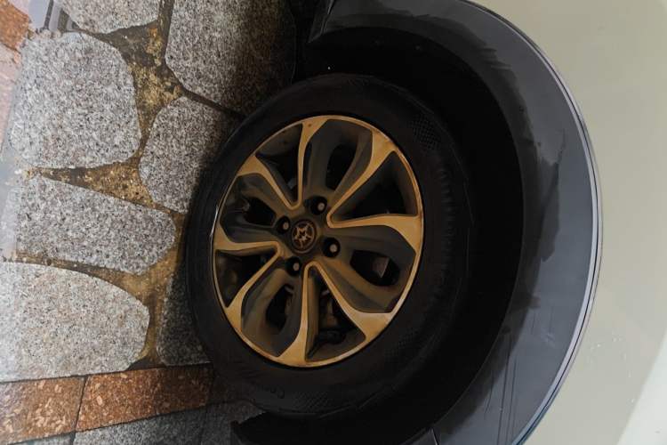 Used Venucia M50V 2019 1.6L CVT Ultimate Edition Right Front Wheel Hub