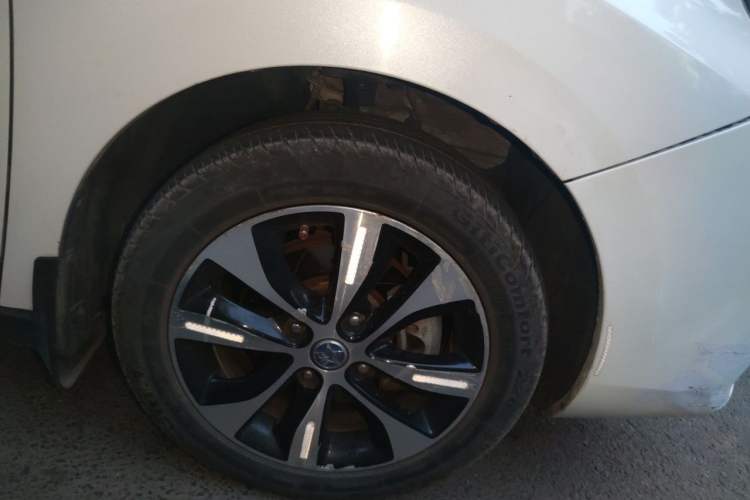 Used Venucia M50V 2019 1.5L Manual Comfort Edition Right Front Wheel Hub