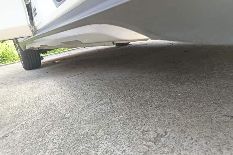 Used Venucia M50V 2019 1.6L CVT Luxury Edition Right Side Sill