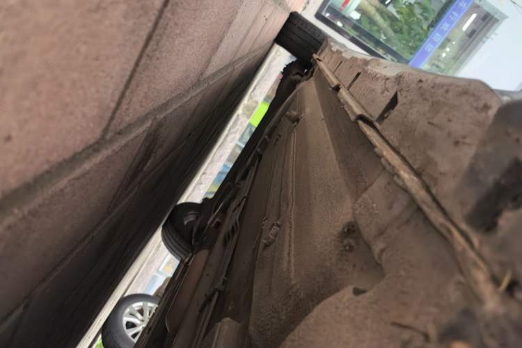 Used Venucia M50V 2019 1.5L Manual Comfort Edition Right Side Sill