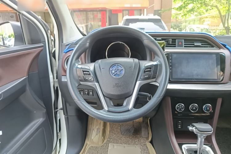 Used Venucia M50V 2019 1.6L CVT Luxury Edition Steering Wheel