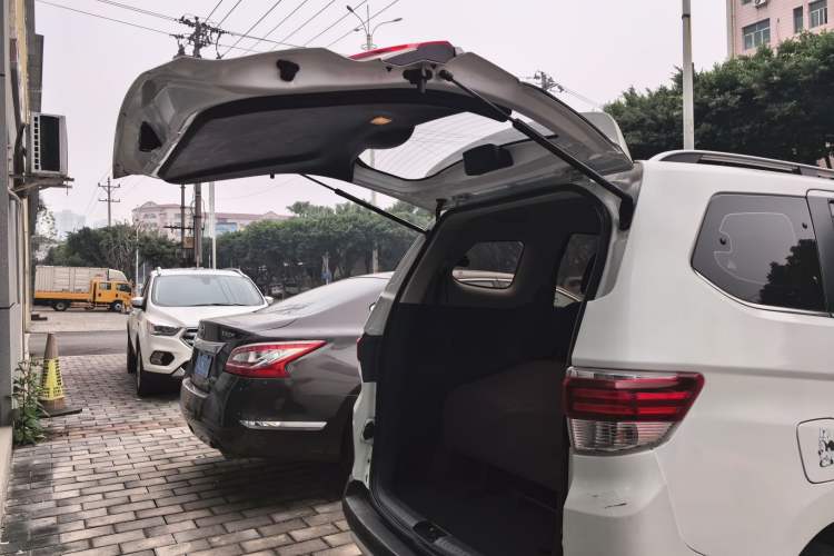 Used Venucia M50V 2019 1.5L Manual Comfort Edition Trunk