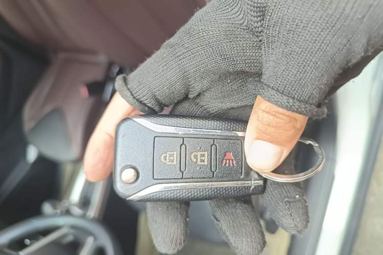 Used Venucia M50V 2019 1.6L CVT Luxury Edition Vehicle Key