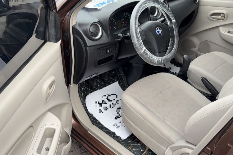 Used Venucia R30 2014 1.2L Manual Comfort Edition Interior 2
