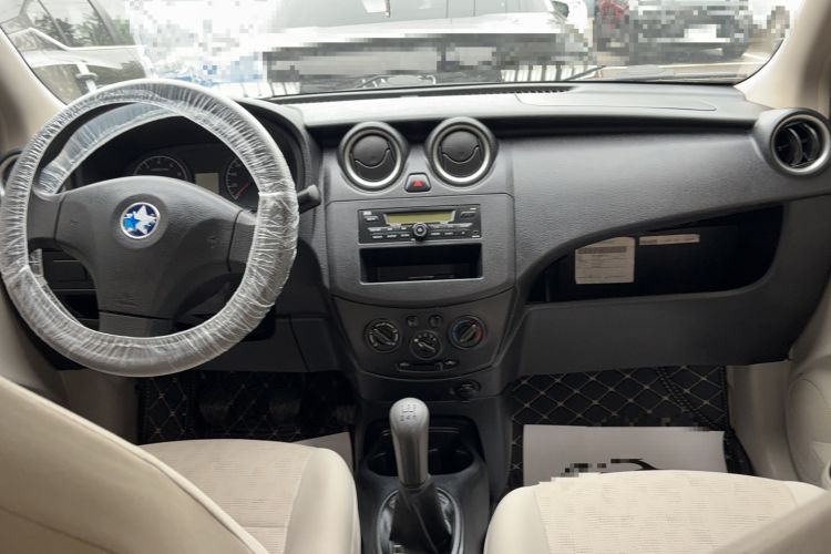 Used Venucia R30 2014 1.2L Manual Comfort Edition Interior 3
