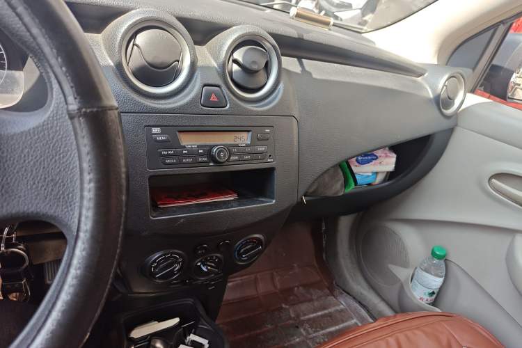 Used Venucia R30 2014 1.2L Manual Enjoyment Edition Audio And AC Panel
