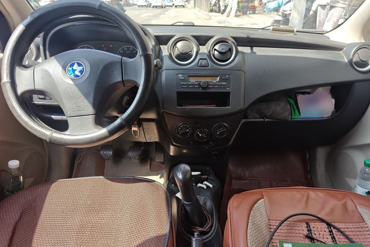 Used Venucia R30 2014 1.2L Manual Enjoyment Edition Center Console