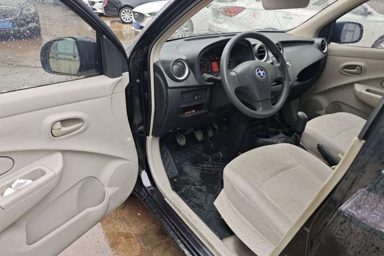 Used Venucia R30 2014 1.2L Manual Comfort Edition Driver Seat