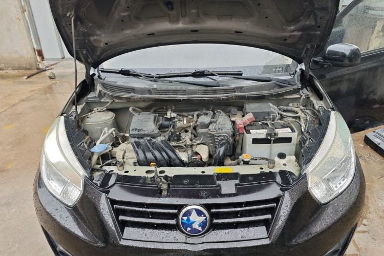 Used Venucia R30 2014 1.2L Manual Comfort Edition Engine Bay