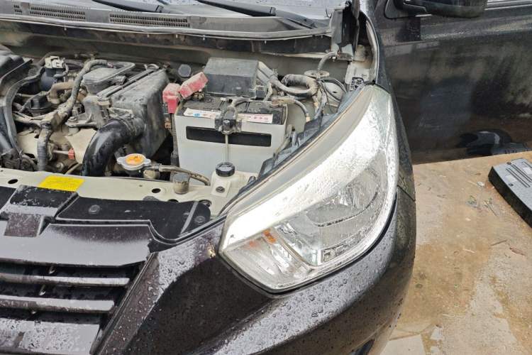 Used Venucia R30 2014 1.2L Manual Comfort Edition Engine Bay Left