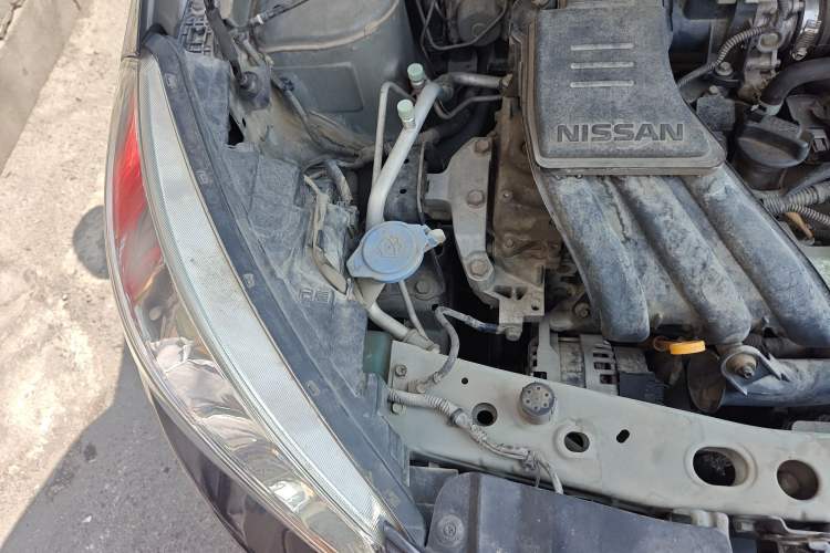 Used Venucia R30 2014 1.2L Manual Enjoyment Edition Engine Bay Right
