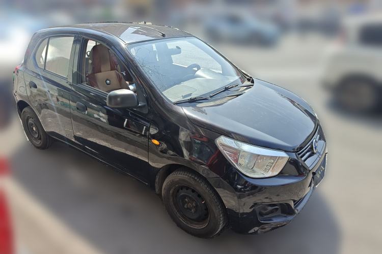Used Venucia R30 2014 1.2L Manual Enjoyment Edition Front Right 45 Deg