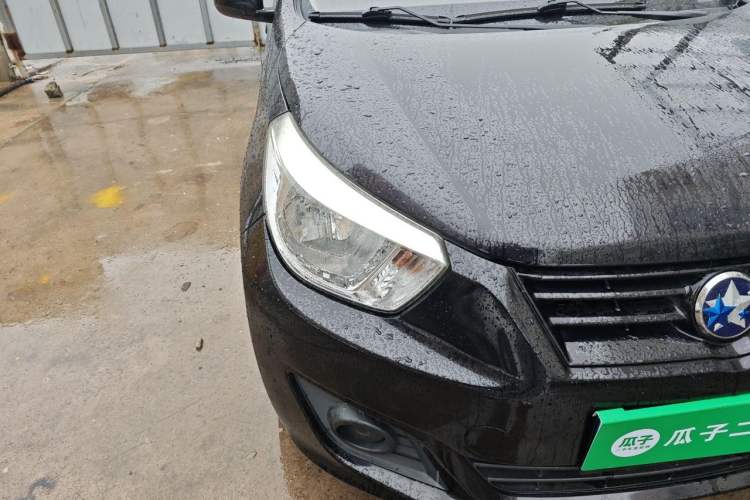 Used Venucia R30 2014 1.2L Manual Comfort Edition Right Front Headlight