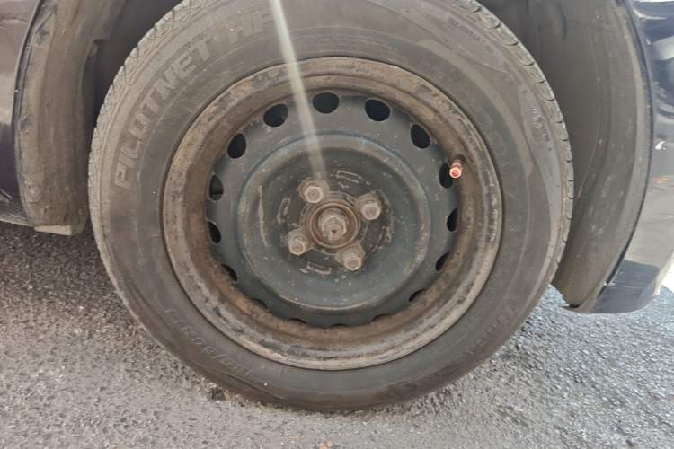 Used Venucia R30 2014 1.2L Manual Enjoyment Edition Right Front Wheel Hub