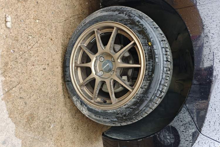 Used Venucia R30 2014 1.2L Manual Comfort Edition Right Front Wheel Hub