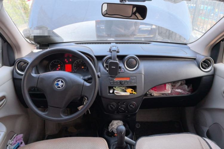 Used Venucia R30 2014 1.2L Manual Enjoyment Edition Center Console