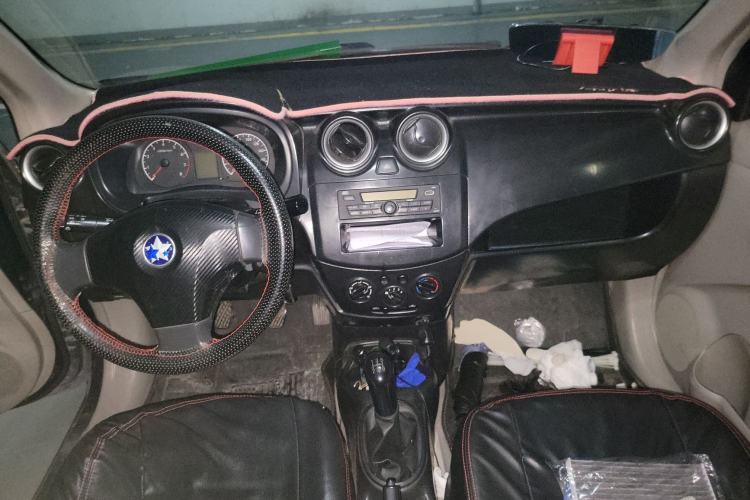 Used Venucia R30 2014 1.2L Manual Enjoyment Edition Center Console