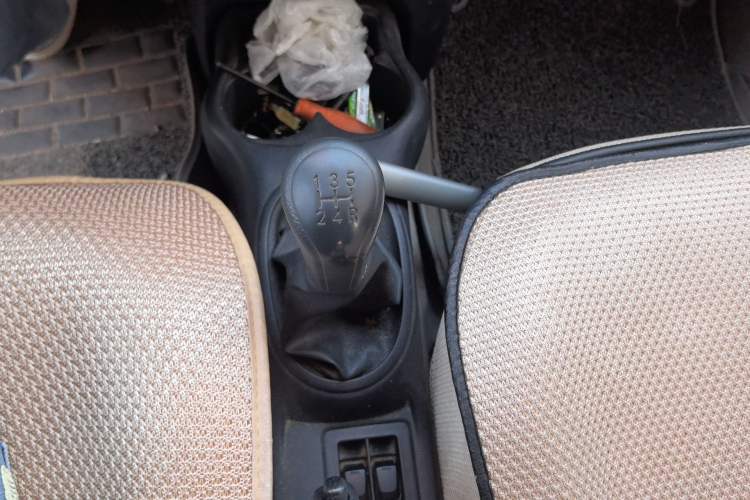 Used Venucia R30 2014 1.2L Manual Enjoyment Edition Gear Lever