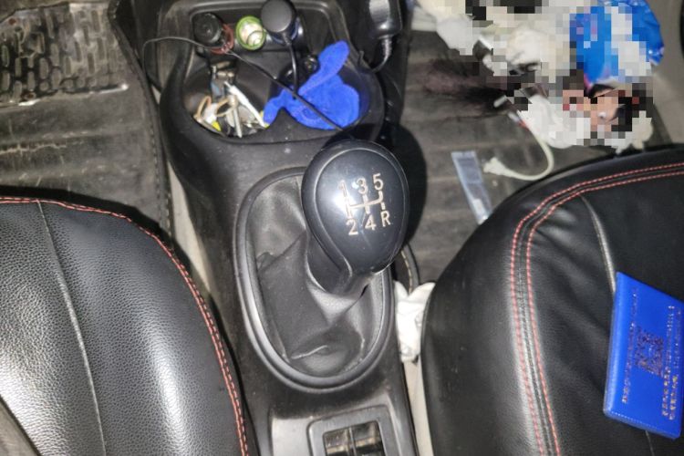 Used Venucia R30 2014 1.2L Manual Enjoyment Edition Gear Lever