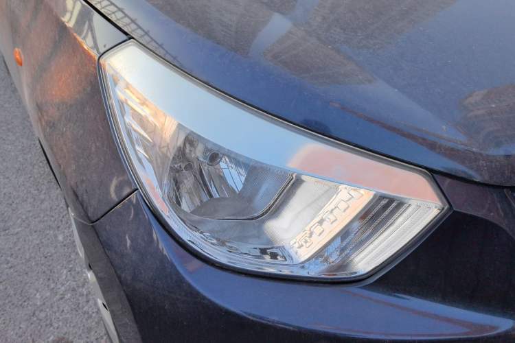 Used Venucia R30 2014 1.2L Manual Enjoyment Edition Right Front Headlight