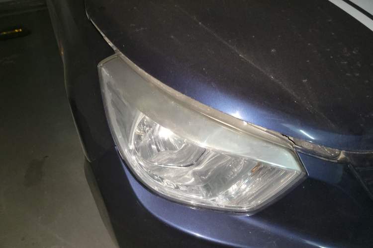 Used Venucia R30 2014 1.2L Manual Enjoyment Edition Right Front Headlight