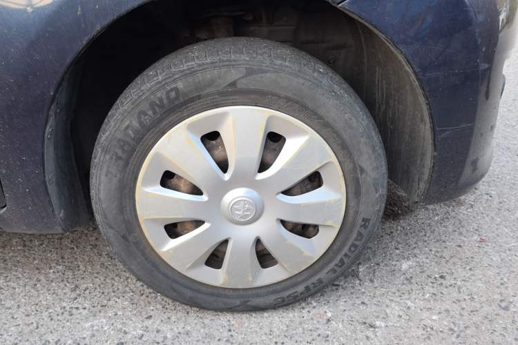 Used Venucia R30 2014 1.2L Manual Enjoyment Edition Right Front Wheel Hub