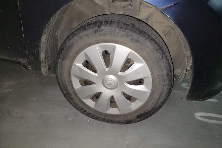 Used Venucia R30 2014 1.2L Manual Enjoyment Edition Right Front Wheel Hub