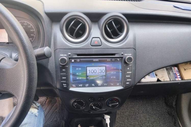 Used Venucia R30 2014 1.2L Manual Enjoyment Edition Audio And AC Panel